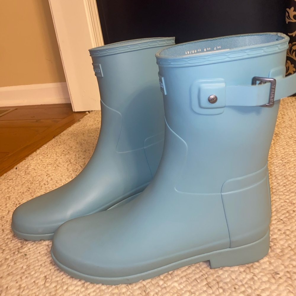 Light blue Hunter rain boots (short)